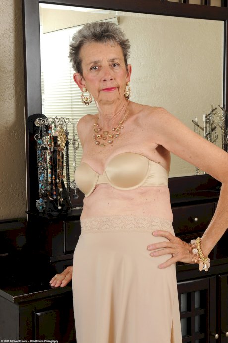 Slim granny Cassie doffs her dress and flaunts her bushy vagina