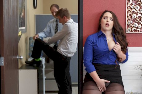 Horny BBW secretary Lola Foxx gets a thick facial after sexy office anal bang - Photo 2