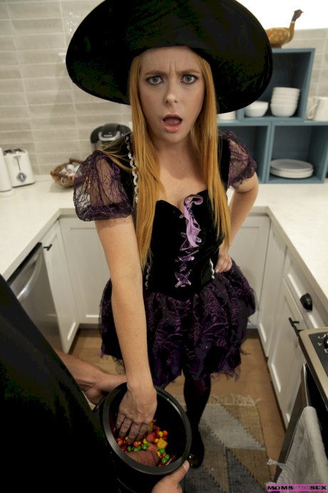 Penny Pax & Haley Reed seduce their man friend while decked out for Halloween