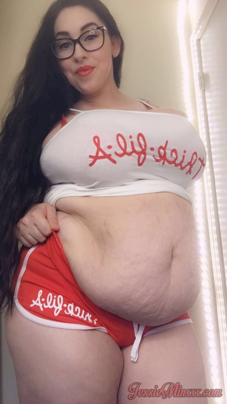 Tattooed fatty Jessie Minx showing off her hanging tits & her big tummy
