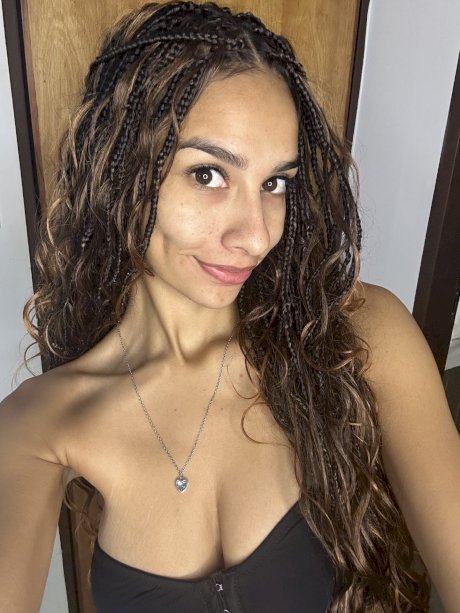Solo girl with long wavy hair Nina Foxie poses for a non-nude session - Photo 10
