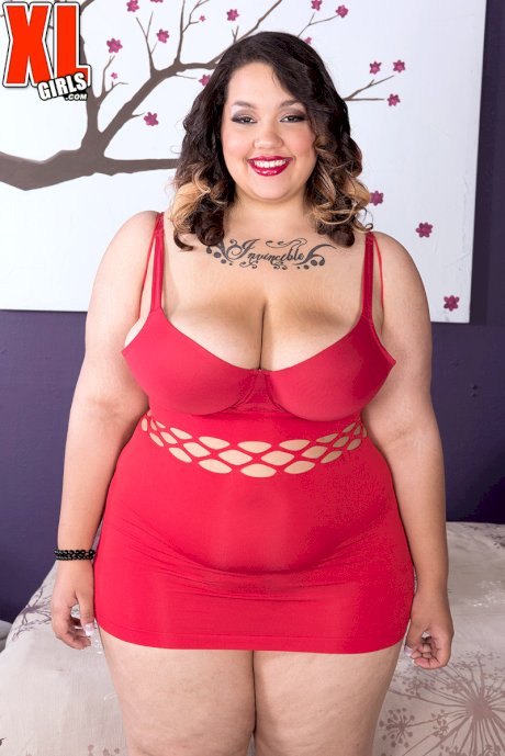BBW Chevy Cobain has her huge tits played with before intercourse