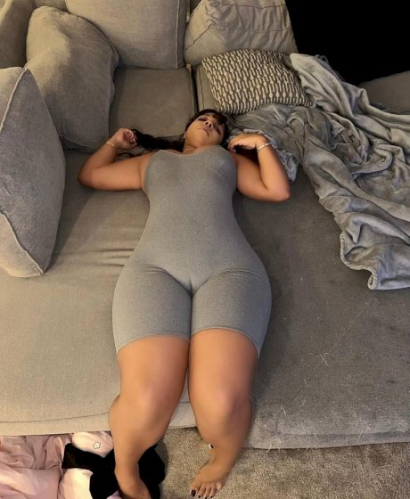 OnlyFans babe Codly Plays exposes her big tits & ass in her compilation