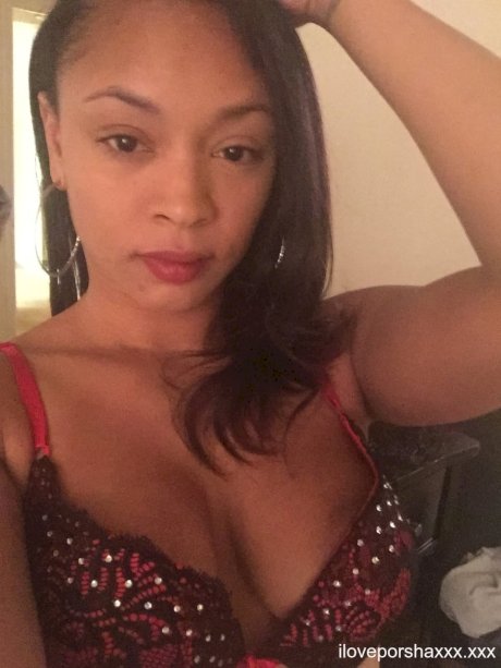 Sexy Latina girl takes mirror selfies while wearing a bra and panty set - Photo 9