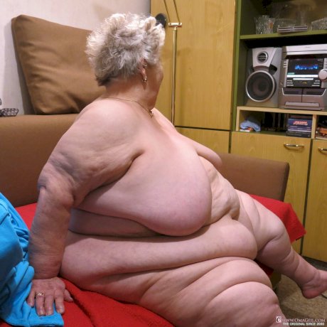 Oma Geil starring Elephantine Nude Pictures