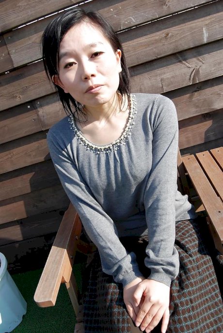 Sensuous Asian milf Mami Osumi wants to be abducted and fucked hard - Photo 1