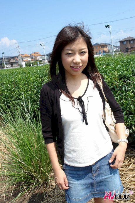 Japanese babe Karin Asahi reveals her big tits and hot pussy outdoors - Photo 2