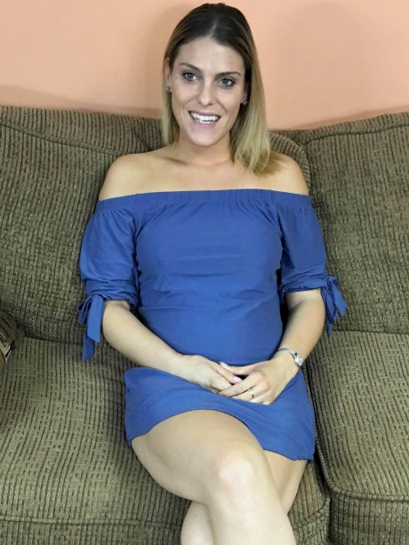 Sexy amateur MILF Stevie Rae gives head and doffs her blue dress