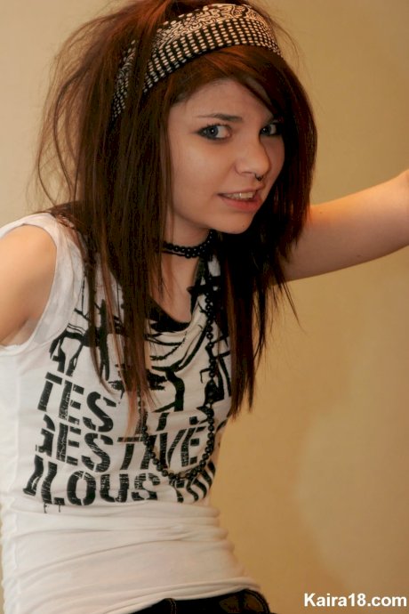 Solo girl Kaira 18 takes off her glasses while fully clothed - Photo 10