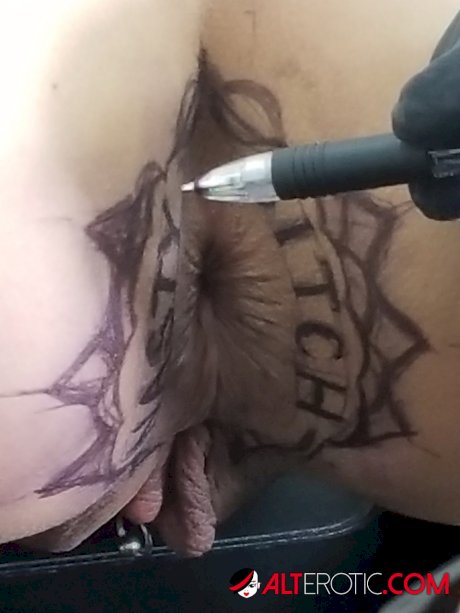 Latina chick Kitty Jaguar gets a butt tattoo before being fucked