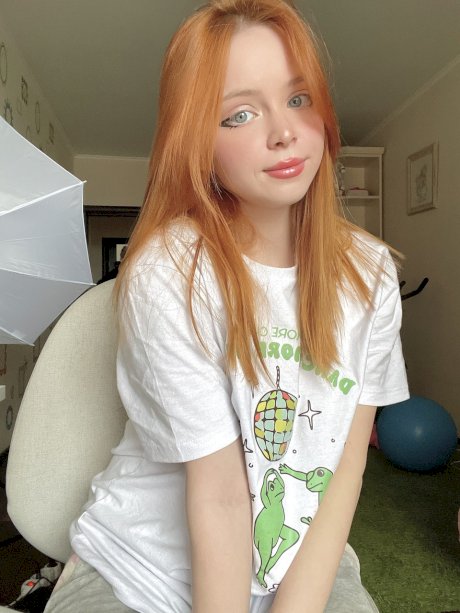 Redheaded OnlyFans teen Olash Peachy posing in her kinky compilation