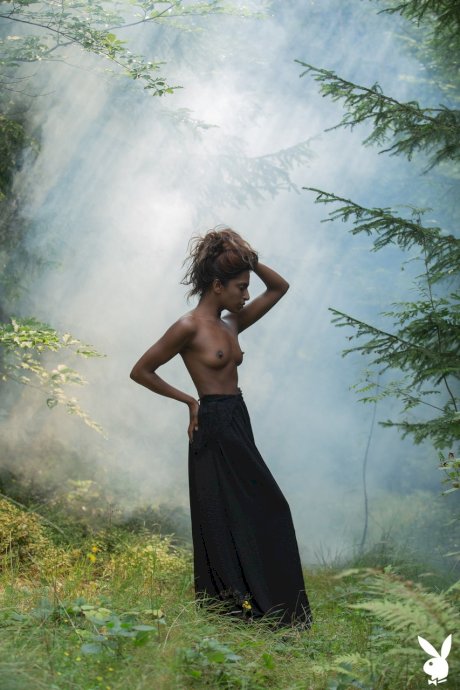 Glamorous black babe Nirmala Fernandes shows her beautiful naked body outdoors