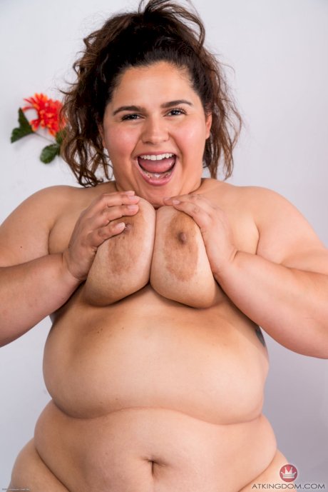 Chubby amateur Karla Lane unveils her huge tits and flaunts her hairy pussy - Photo 9