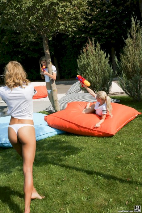 Hot water-gun game turns to incredible lesbian threesome outdoors