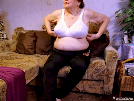 Granny with red lipstick Bagra undresses and displays her big saggy tits