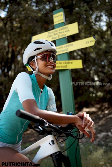 Petite Indonesian cyclist Putri Cinta strips while showing her tits outdoors - Photo 13