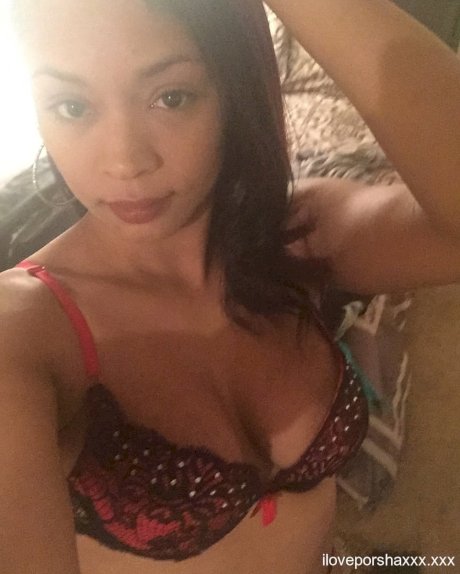 Sexy Latina girl takes mirror selfies while wearing a bra and panty set - Photo 2
