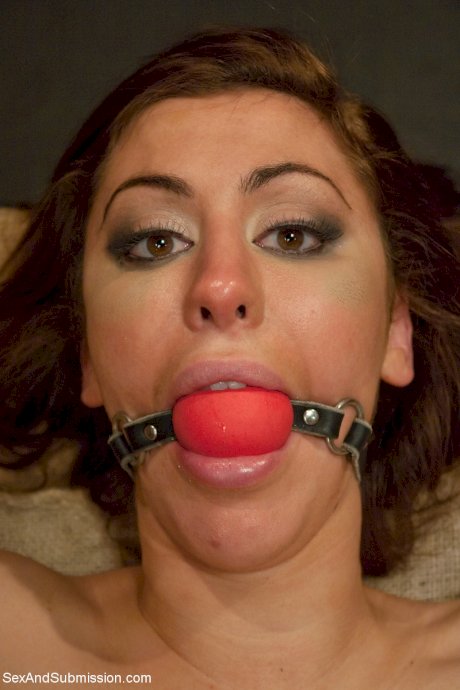 Tied up skinny Princess Donna Dolore getting ass rammed and fisted by two men - Photo 2
