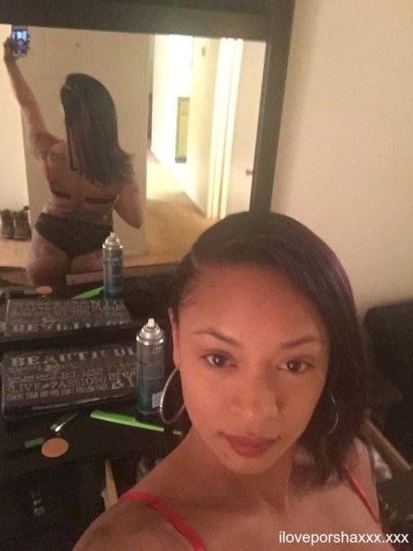 Sexy Latina girl takes mirror selfies while wearing a bra and panty set - Photo 5