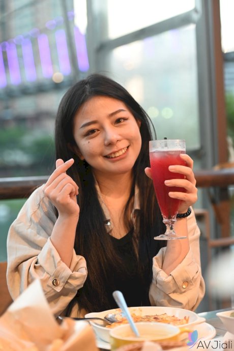 Asian teen Song Yuchuan gets her twat filled in lingerie after a city walk - Photo 7