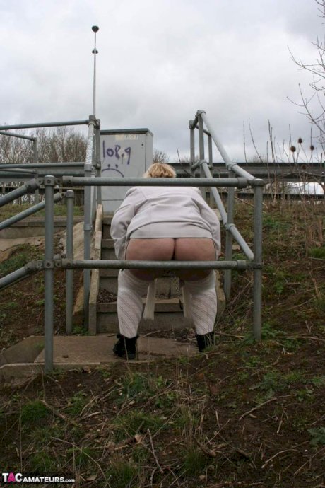 Obese British lady Lexie Cummings flashes while at a public park