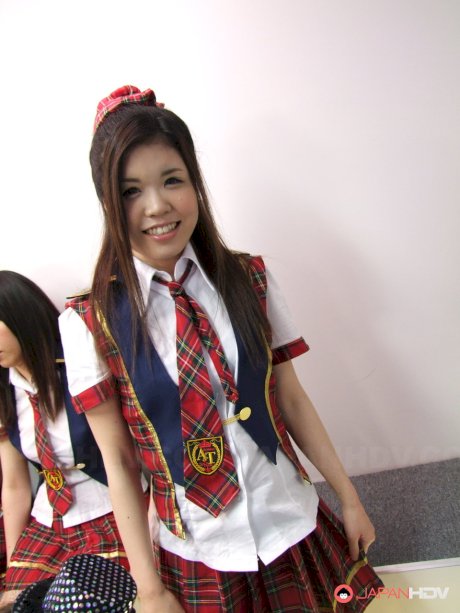 Asian schoolgirl Akari Osaki & her classmates enjoying sizzling groupsex