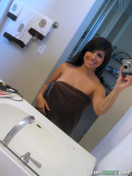 Cute babe with delicious boobs Layla Rose presents her hot homemade photos