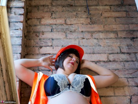 Amateur fatty Roxy gets naked on a staircase in a hardhat and boots