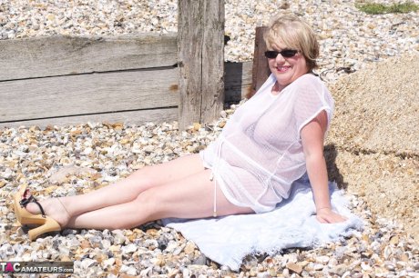 Overweight blonde Speedy Bee looses her tits and twat from a bikini at a beach