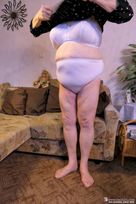 Granny with red lipstick Bagra undresses and displays her big saggy tits