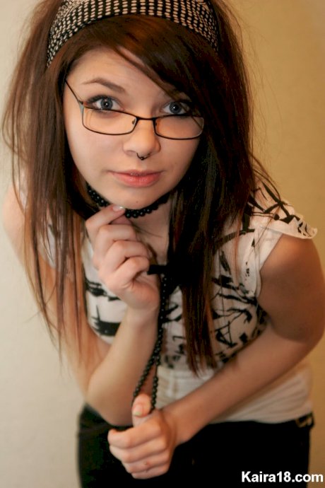 Solo girl Kaira 18 takes off her glasses while fully clothed - Photo 3