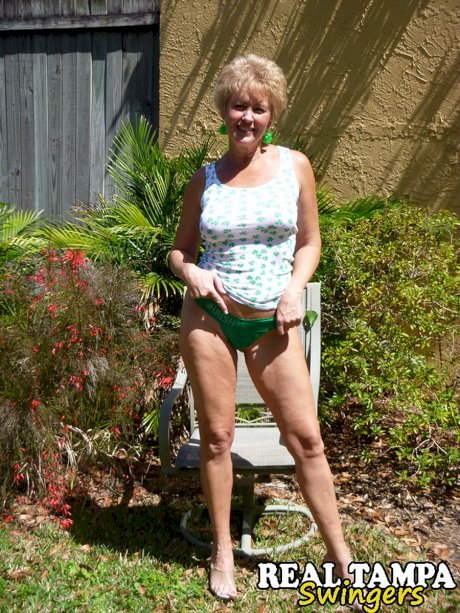 Mature amateur Tracy strips to her footwear while in the garden