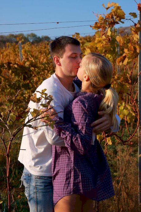 Blonde girl and her boyfriend have sex on the ground on an autumn day - Photo 3