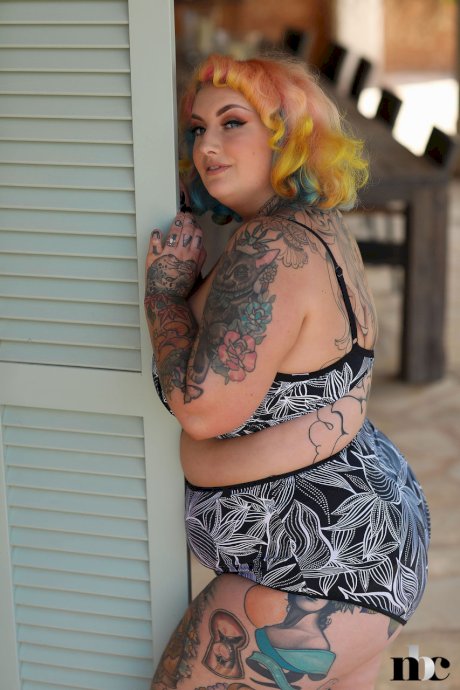 Fatty inked model with colorful hair Galda Lou stripping and posing nude