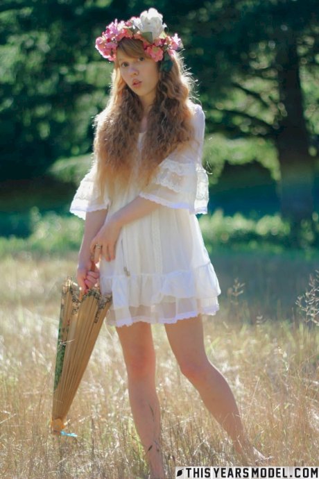 Charming redheaded teen Dolly Little holds a parasol while getting naked - Photo 6
