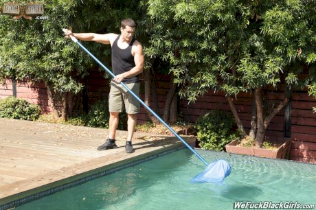 Black girl in V-swimsuit sucks off the pool cleaner and pizza guy at once