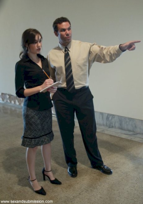 Brunette journalist Sasha Grey gets a rough face fuck in the armory at night - Photo 3