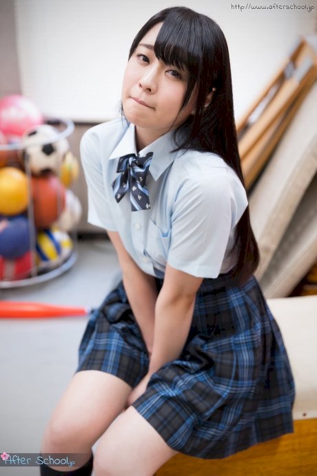 Horny Asian schoolgirl lifts up her skirt and masturbates - Photo 8