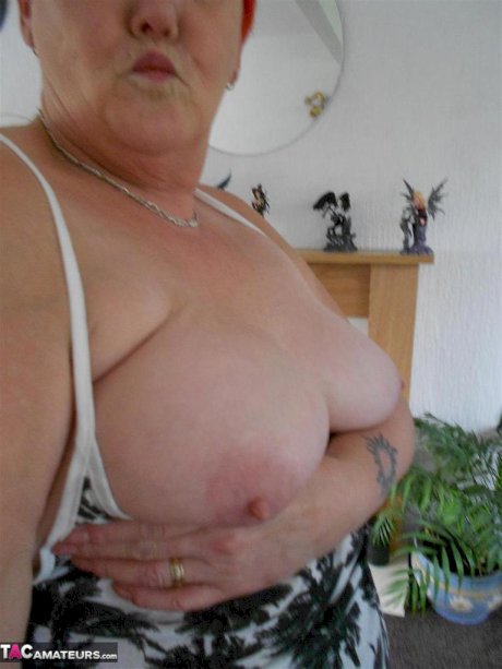 Older redhead Valgasmic Exposedabres her tits and twat while taking selfies