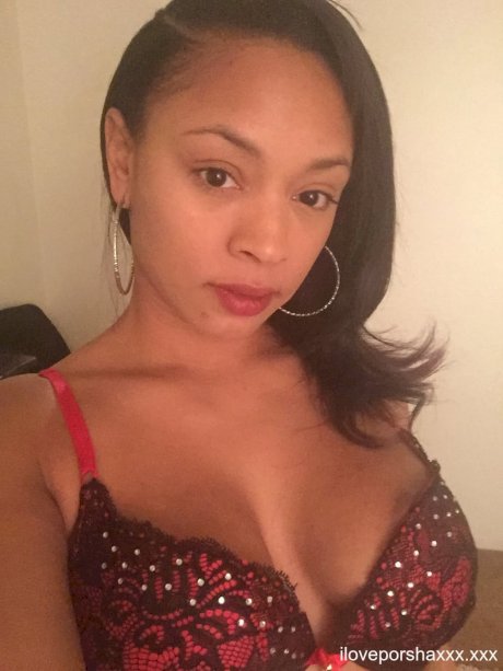 Sexy Latina girl takes mirror selfies while wearing a bra and panty set - Photo 17