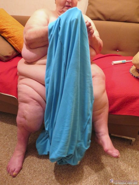 Oma Geil starring Elephantine Nude Pictures