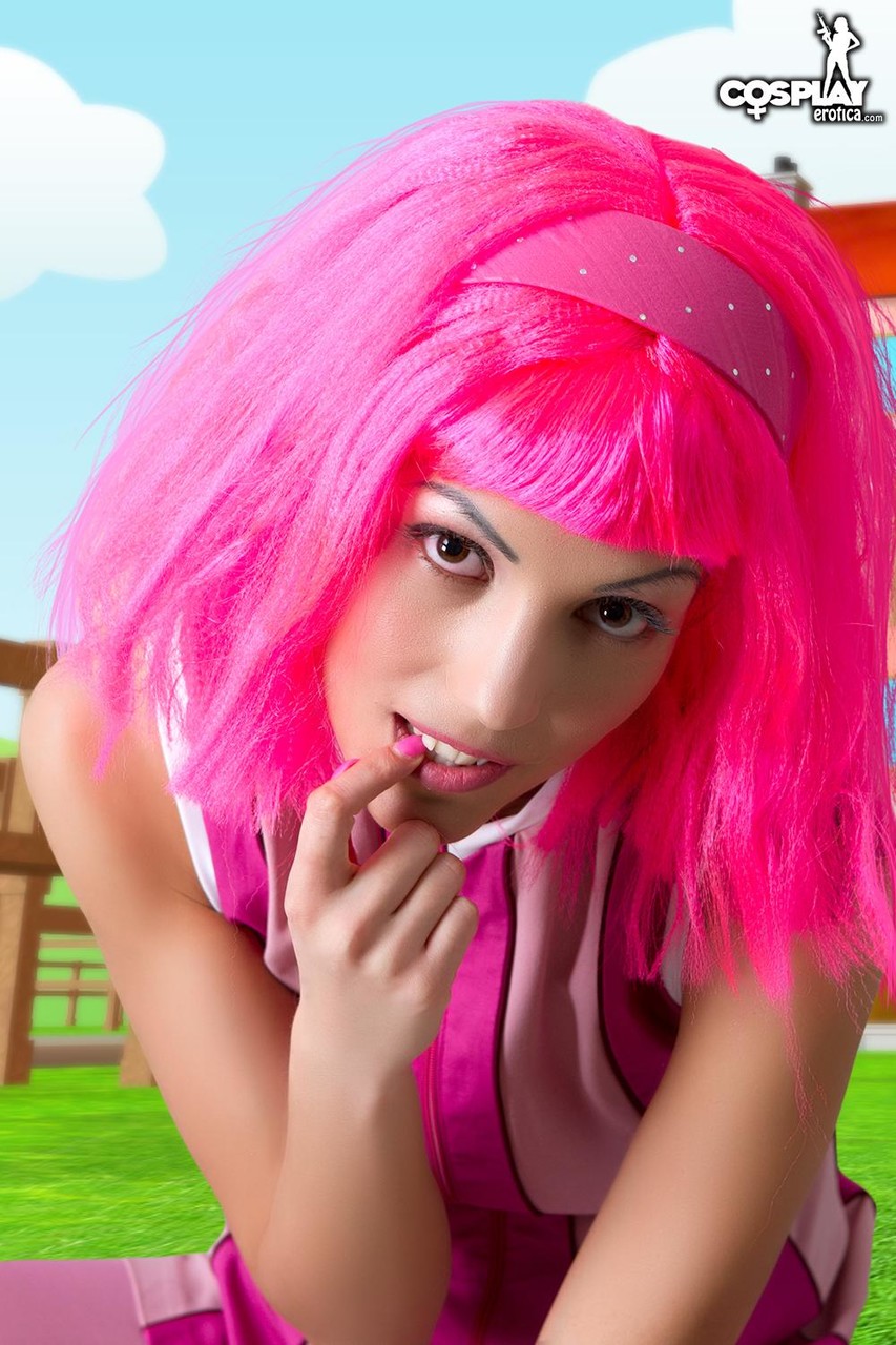 Adorable girl with pink hair Lazy Town exposes her nice body on a lawn -  pornpic.com