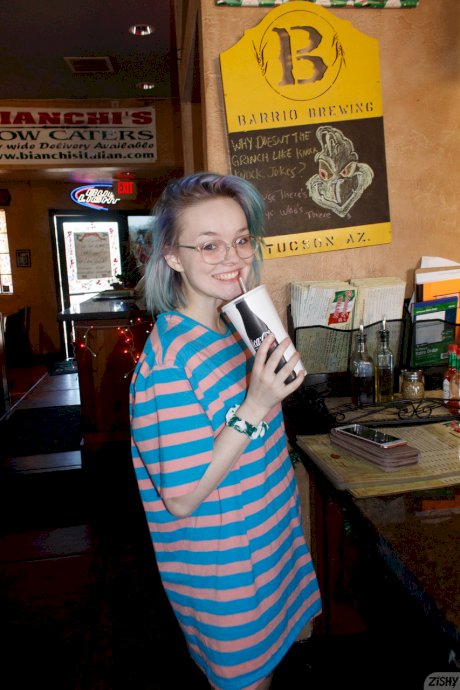 Sexy amateur Vonnie Bean flashes her natural big tits at a restaurant