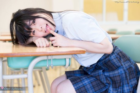 Horny Asian schoolgirl lifts up her skirt and masturbates - Photo 5