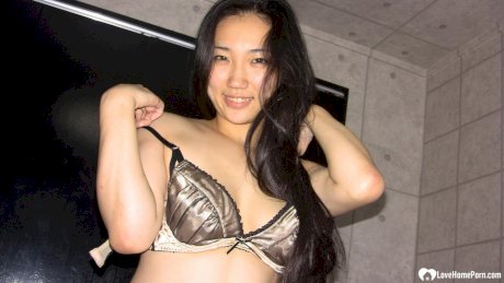 Sexy Asian babe unveils her wonderful breasts and her trimmed bush