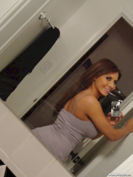 Hot ex-gf Madison Ivy baring nice melons and phat ass while taking selfies
