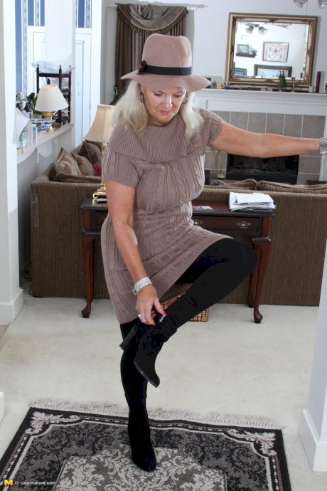 Clothed American granny peels off her tights and cast them aside