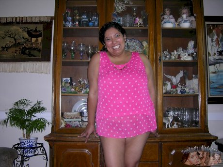 Mature fatty does amateur striptease to spread huge ass & show saggy tits