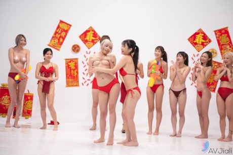 Chinese hottie with big tits & ass Li Zhiyan enjoys a New Year fuck