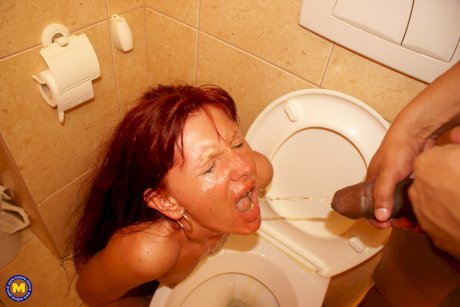 Redheaded MILF Elzi takes a mouthful of piss after an IR face and pussy fuck